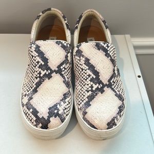 Steve Madden 7.5 snakeskin sneakers